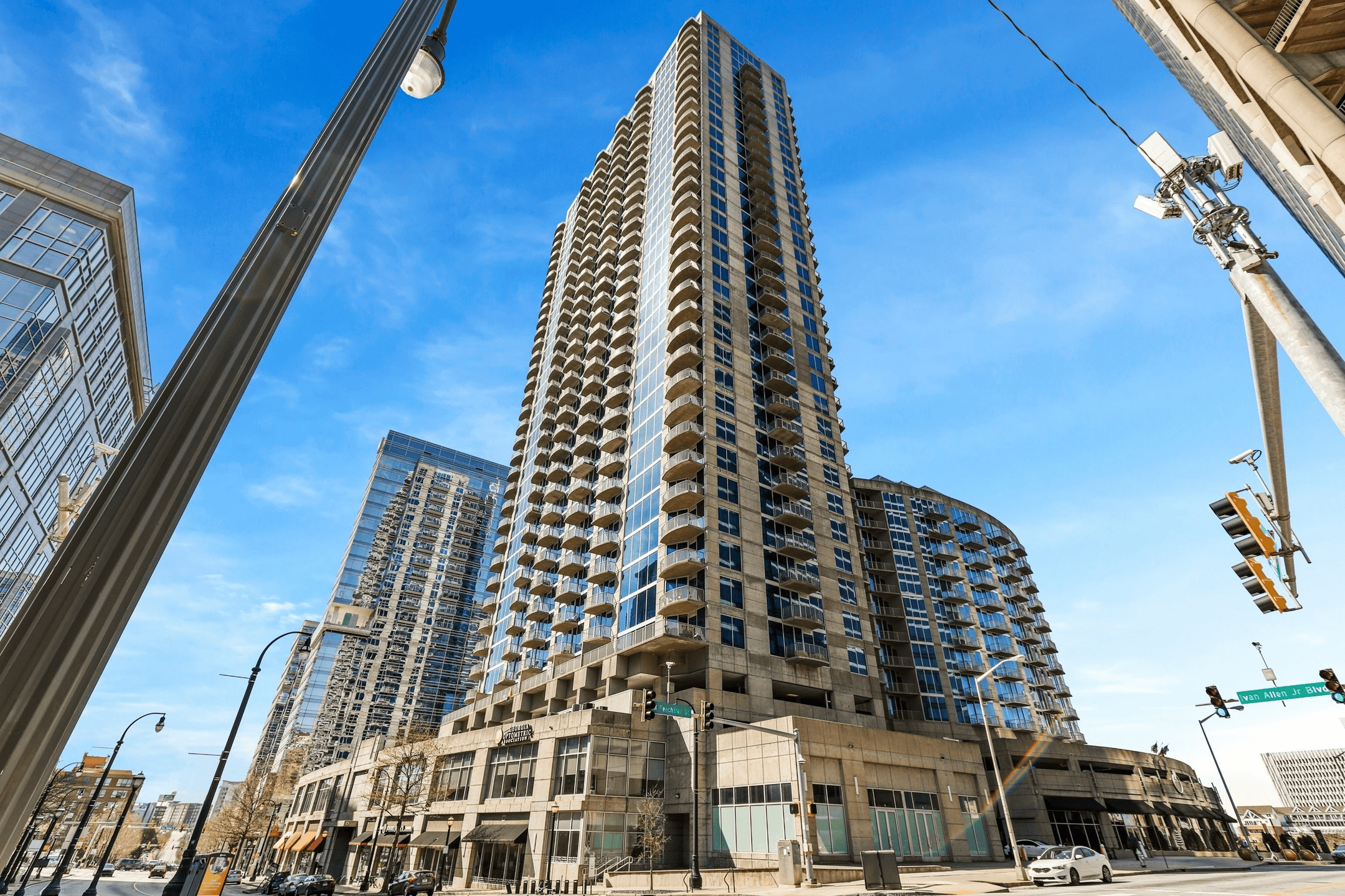 Why More People Are Choosing High-Rise Apartments Over Houses